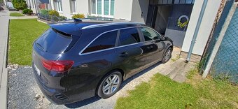 KIA Cee’d Sporty Wagon 1.6 CRDi 136k First Edition A/T - 9