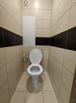 Na prenájom 4-izbový nezariadený byt po celkovej rekonštrukc - 9