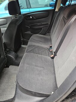 Citroën C4 1.4i, 65 kW – spoľahlivý a pohodlný hatchback - 9
