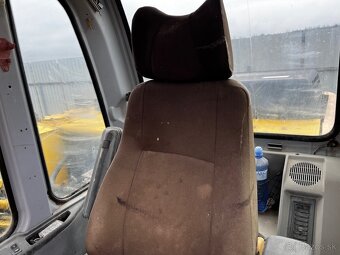 NEW HOLLAND E 215 - 9