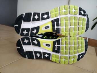 Panske bezecke tenisky NIKE VOMERO 9. - 9