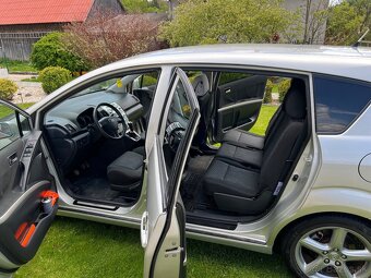 Toyota corola verso 2.2 d4cat - 9