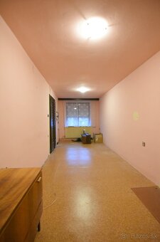 PREDANÉ 5 iz. rodinný dom – Dubnica nad Váhom, garáž - 9