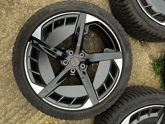 Kolesa Cupra Born 215/45 R20 - 9