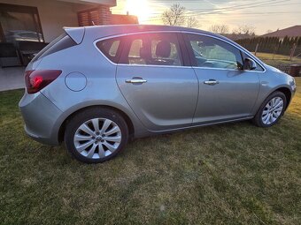 Astra J 1.4 benzín,  112000km - 9