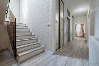 Ponúkame na predaj nadštandardný dom v BB - 9