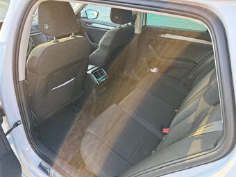 Predám ŠKODA Superb kombi 2.0 TDI - 9