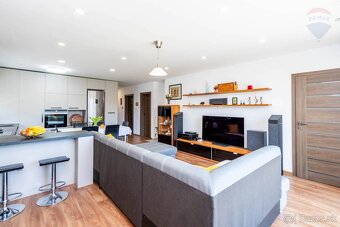 4 - izbová novostavba - bungalov s garážou na pozemku 422 m2 - 9