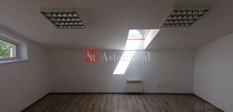 Prenájom: komerčný priestor 28 m2, v centre B. Bystrice, Nám - 9