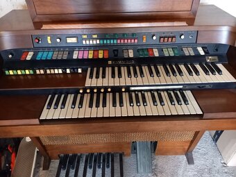 Organ HAMMOND AURORA - 9