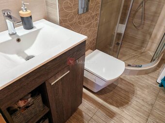 Štýlový dvojgeneračný 5-izb. dom, bazén, Trenčianska Turná - 9