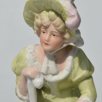 predané Starožitná porcelánová soška - Dáma na stoličke - 9