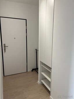 Na prenájom veľký svetlý 2i byt Trnava-Zavar + parking - 9