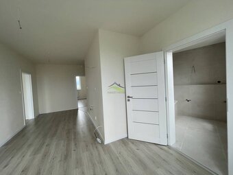 Novší 3 izbový priestranný byt 75 m2, balkón -147.000€ - 9
