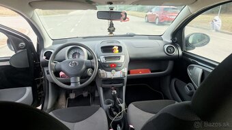 Toyota Aygo 1.0 benzín 2007 - 9