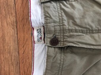 TOMMY HILFIGER originál caramel pánske capri nohavice L/XL - 9