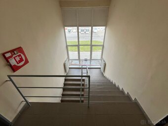 Veľký objekt s administratívnou aj skladovou časťou - 895m2 - 9