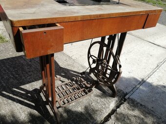 Šijací stroj Lada - 9