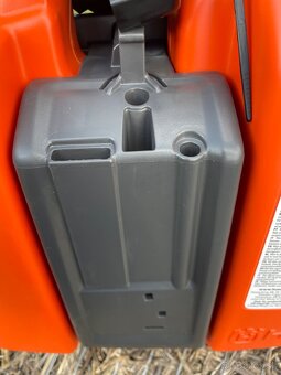 Kombinovaný kanister Husqvarna k motorové pile, nový - 9