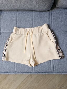 NOVE Guess sortky, kratase S - M - 9