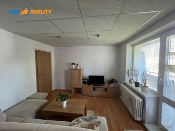 Na predaj veľkometrážny 2-izbový byt v centre Bánoviec nad B - 9