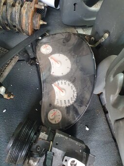 Rozpredám Jeep Cherokee KJ - 9