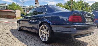 Predám BMW e38 740i bazvanos - 9