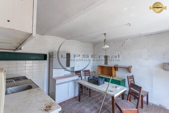 NA PREDAJ starší 3-izbový rodinný dom v Lábe - pôvodný stav - 9