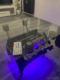 Stôl z motora Mercedes-Benz V6 - 9