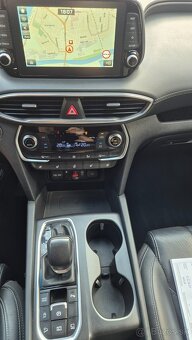 Hyundai Santa Fe 2.2 CRDi Vertex Premium 4x4 A/T 7miestné - 9