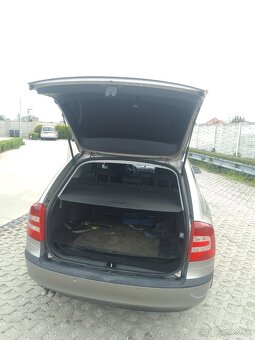 Škoda Octavia II combi 2.0TDI DSG STK EK 2026 rok 2006 - 9