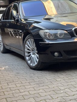BMW 750i - 9