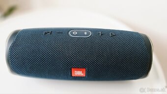 JBL Charge 4 v top stave Original - 9