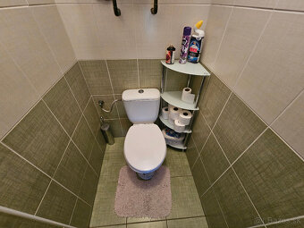 Moderný rodinný dom s pozemkom 834 m2, bazán, terasa.. - 9