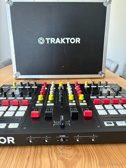 Native Instruments Traktor Kontrol S8 MK2 DJ kontroler - 9