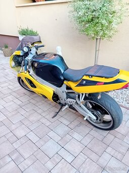 Suzuki gsxr 750 - 9