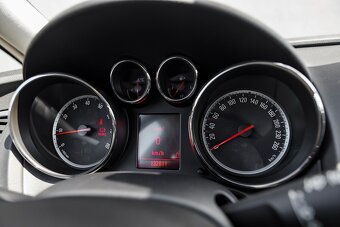 Opel Astra 1.6 ECOTEC 85kW Enjoy M5 03/2012 - 9