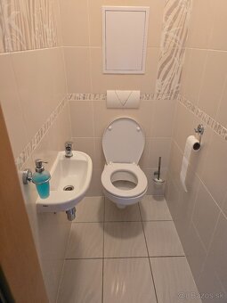 Moderný 2-izbový byt s vlastným parkovaním a zelenými pl - 9