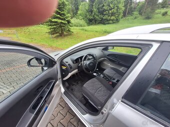 Kia Ceed combi 1.4 benzin 77 kw rok 5/2008 180000 km - 9