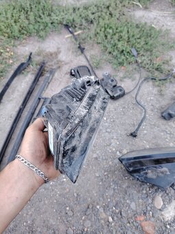 Predám náhradné diely audi a4 b8.5 facelift - 9