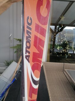 Slalomové lyže Atomic - 9