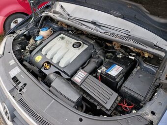 Predám VW Touran 1.9tdi.77 kw bxe. - 9
