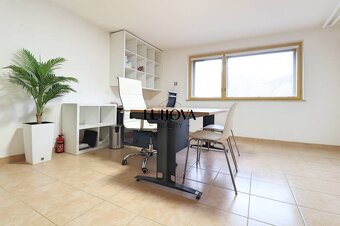 Priestranný a veľkorysý 6-izbový rodinný dom_Záriečie - 9