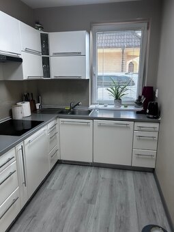 Nadčasová kuchynská linka so spotrebičmi - 9