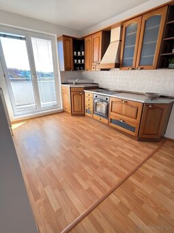 Nadčasový 3 izbový byt s výhľadmi a 2 balkónmi - 9