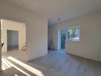 Predáme 3 izb byt s terasou, parkovaním a pozemkom 87m2 - 9