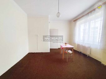 HALO reality - Predaj, komerčný objekt Pukanec, Námestie - Z - 9