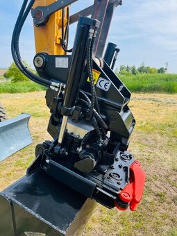 Kolesové rypadlo Liebherr A910 Compact - 9