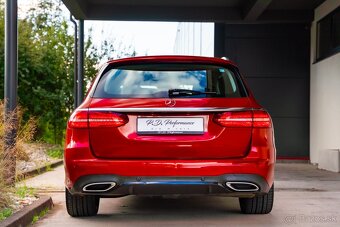 Mercedes-Benz E 220d 4Matic AMG Line / Night Paket / DPH - 9