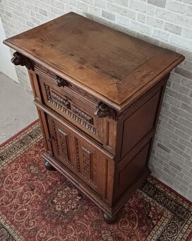 Starožitný nabytok - 9